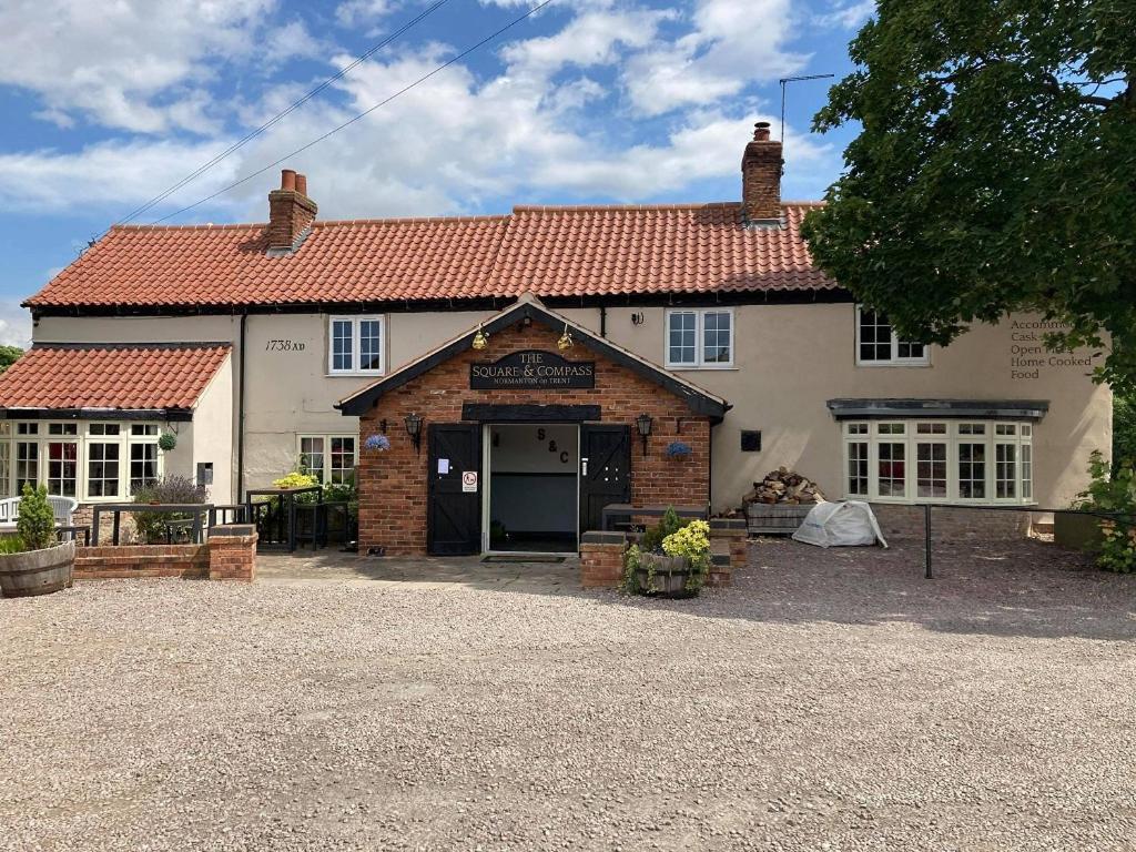 The Fountain At Tuxford & The Square And Compass Normanton On Trent酒店 外观 照片